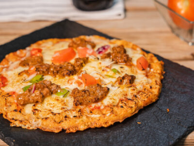 Pizza proteica de harina de almendras y huevo